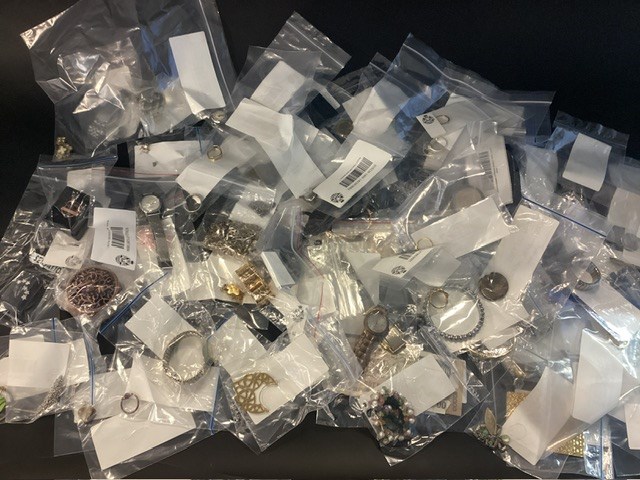 <p>Assorted Jewellery </p>
