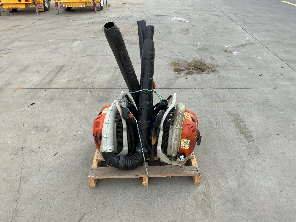 <p>1x pallet leaf blowers, 2x Stihl Blowers & 1x Gmc Blower</p>
