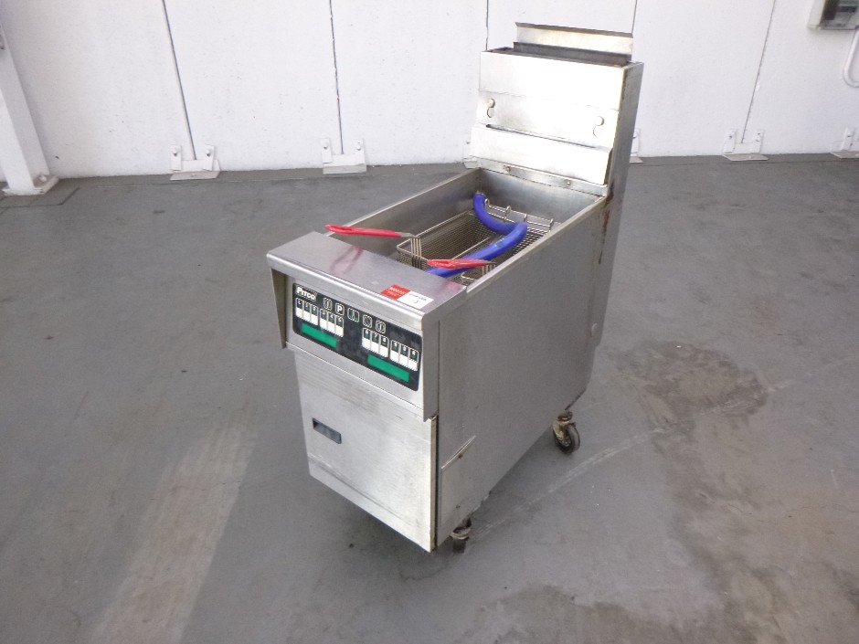 <p>Pitco Mobile Stainless Steel Freestanding Gas Single Pan Fryer</p>
