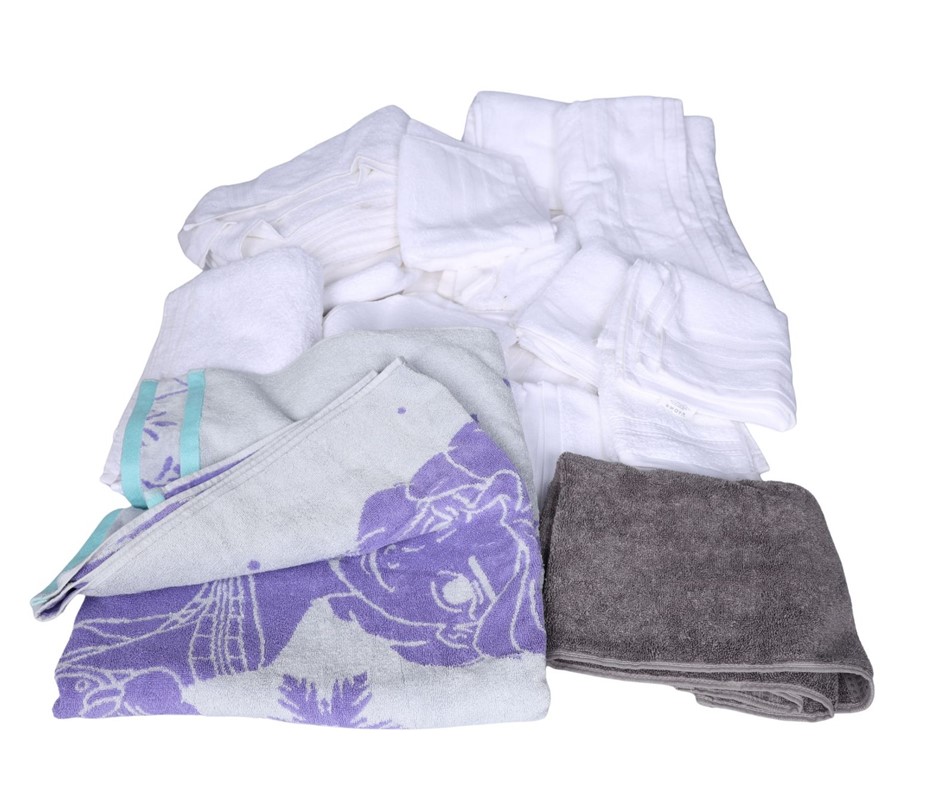 20 x Assorted Bath Towels, Varying Sizes.