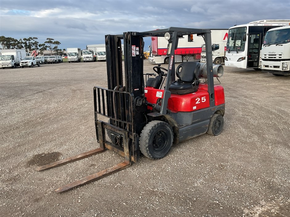 <p>TCM FHG26N5 Counterbalance Forklift</p>