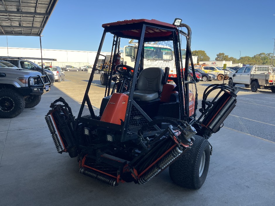 2006 Jacobsen LF4677 Ride-On Mower