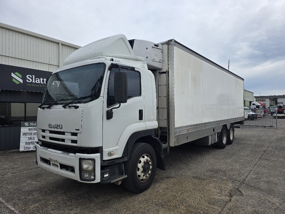 2008 Isuzu FVM FH 6x2 Refrigerated Pantech (Manual) (Lazy Axle)