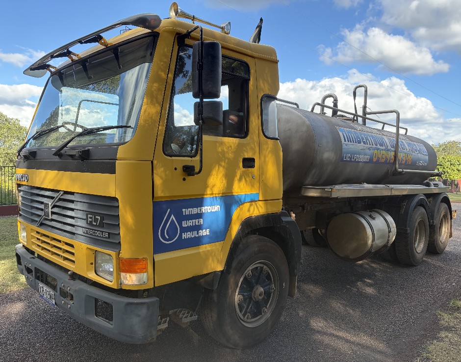 <p>1995 Volvo FL7    Water Truck</p>