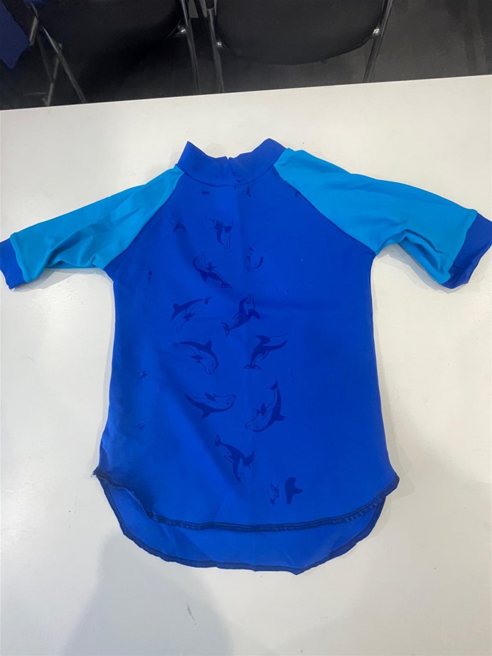 Rash vest made with water reactive fabric - Size: 8