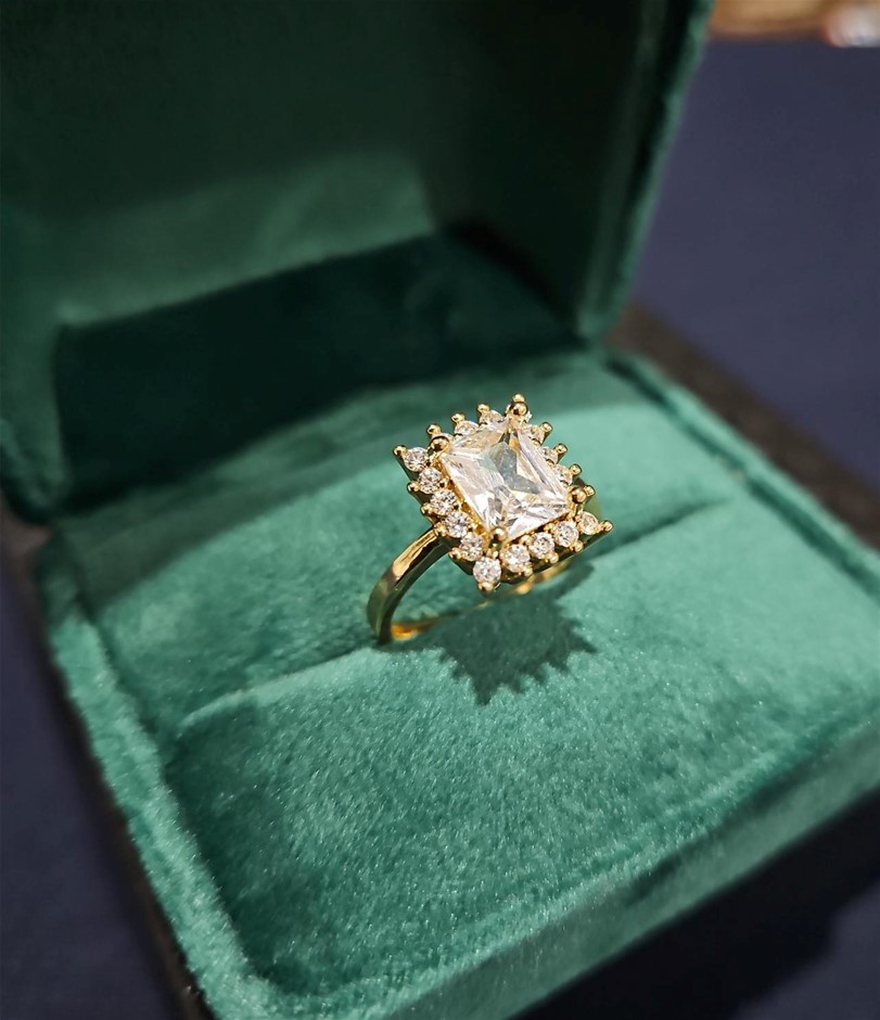 4.0ct 925 Sterling Silver Emerald Simulated Diamonds Ring