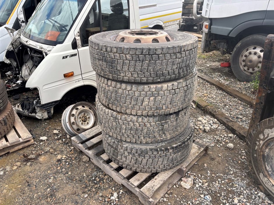 4 x 11R22.5 Tyres and Steel Rims