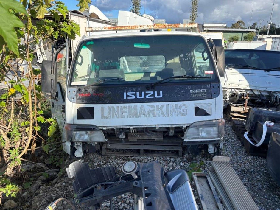 2005 Isuzu NPR Cab