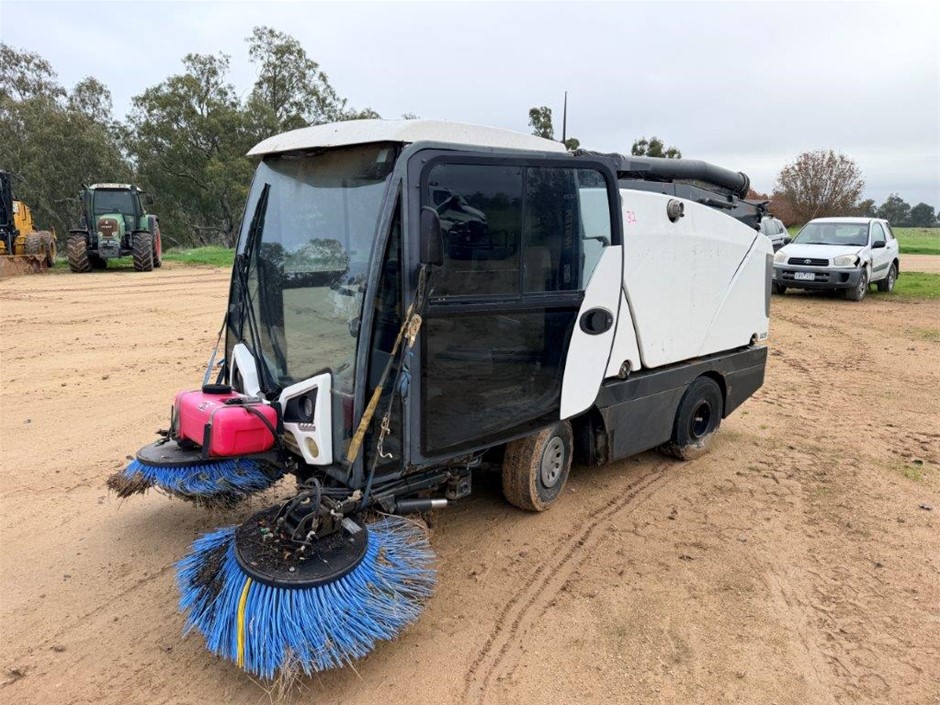 0033-3036902 · Street Sweeper