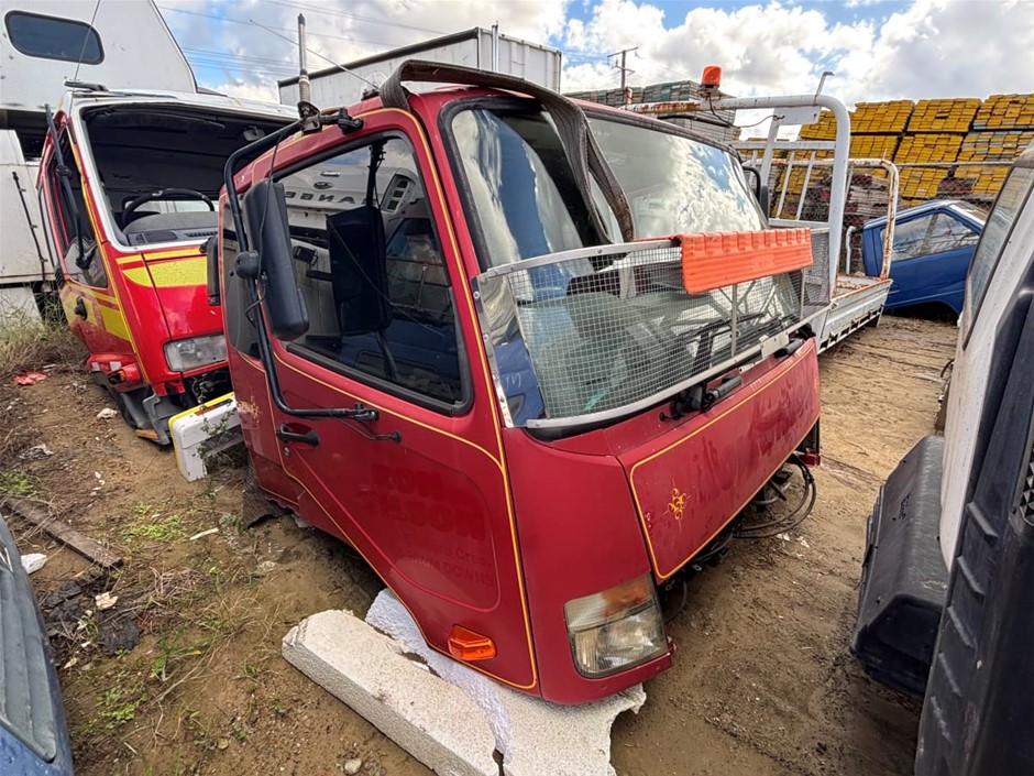 2015 Mitsubishi Fuso FM600 Cab