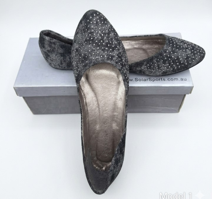 45 pairs of assorted women shoes of different sizes
