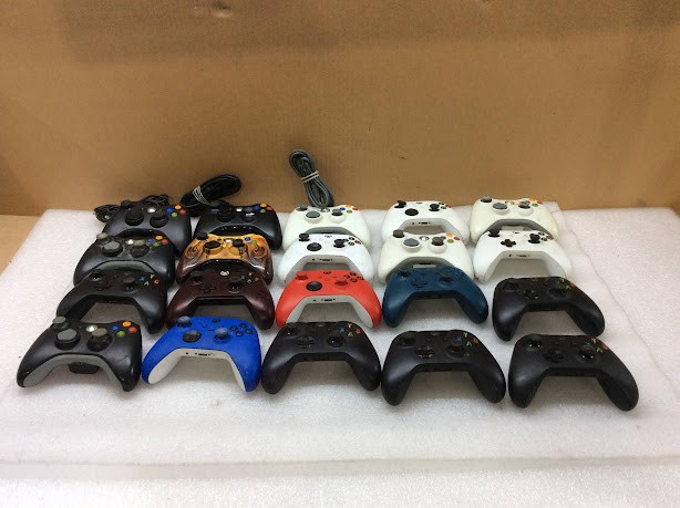 Microsoft Mixed Brand and Model Gamepads (Lot of 20)