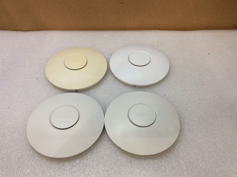 UniFi AP Wireless Access Point (Lot of 4)