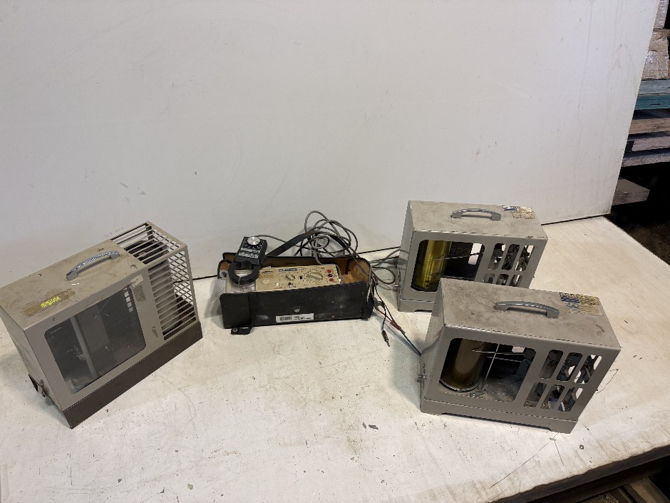 <p>Used Hioki power recorder, and various thermohygrographs.</p>