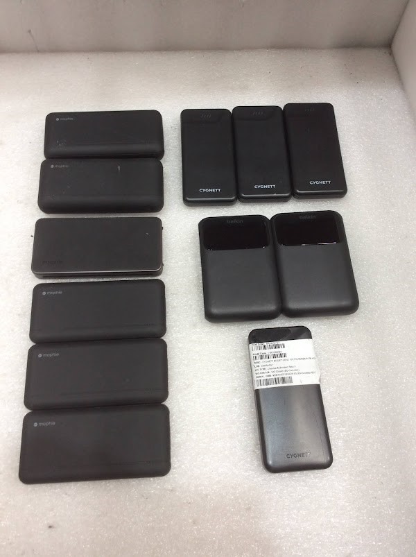 Belkin&Cygnett&mophie Mixed Brand and Model Power Banks (Lot of 12)