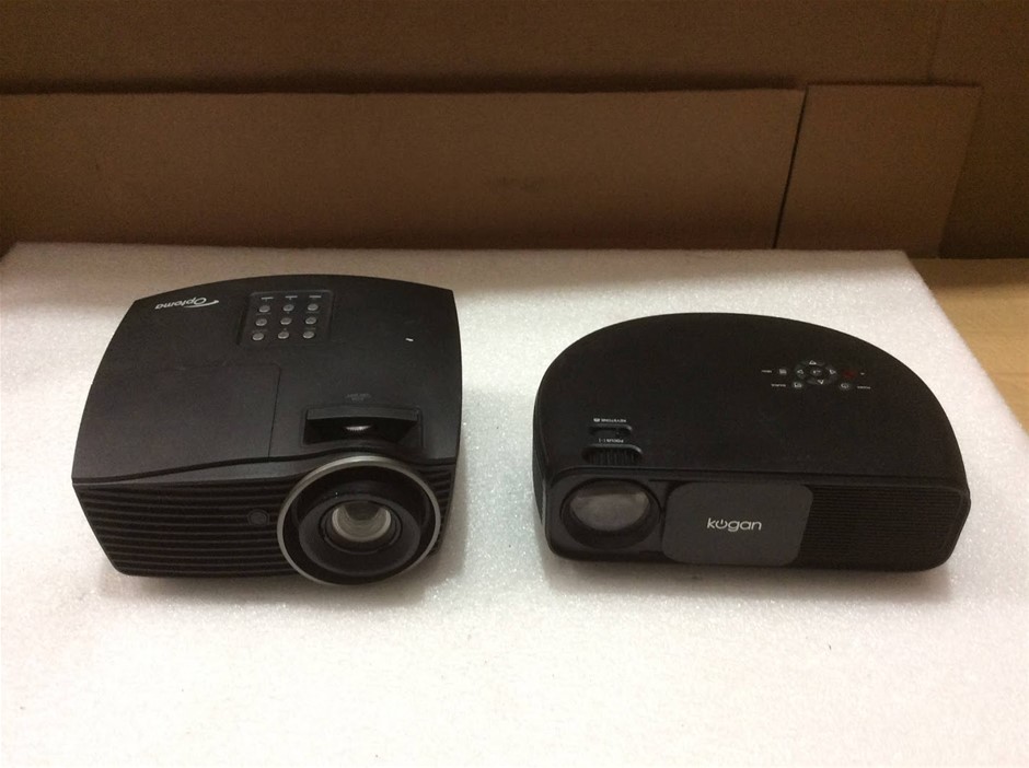 Optoma VDHDUZ DLP Projector + Kogan KAPRHD32LXA HD Projector