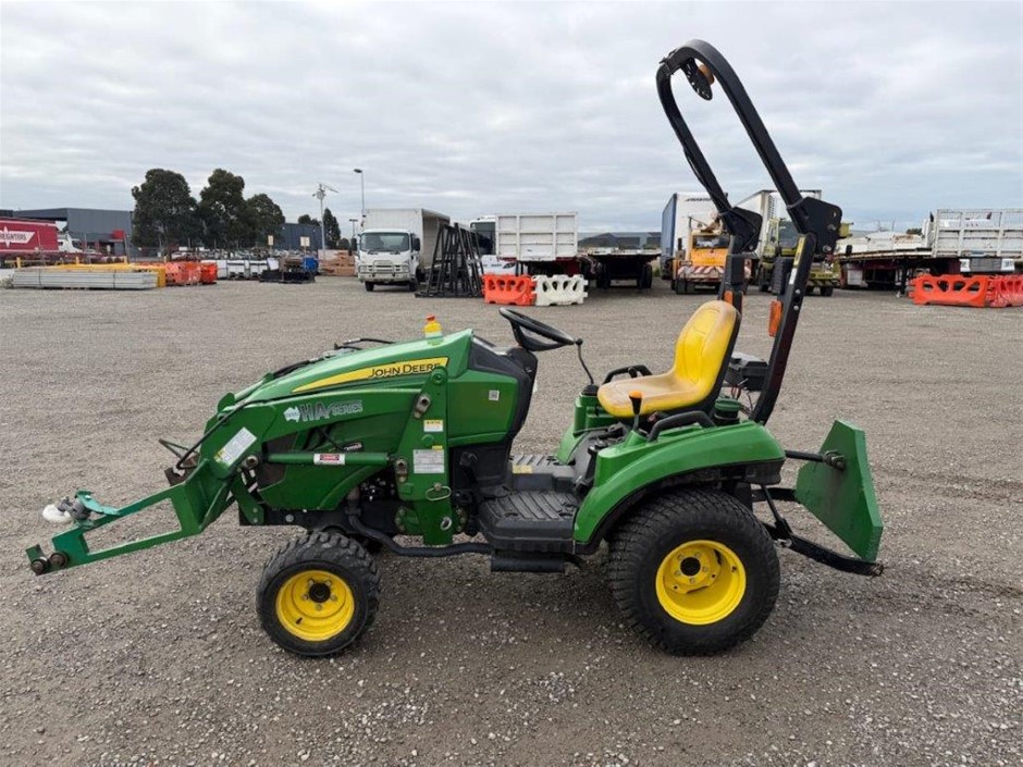 John Deere 1023E Tractors 