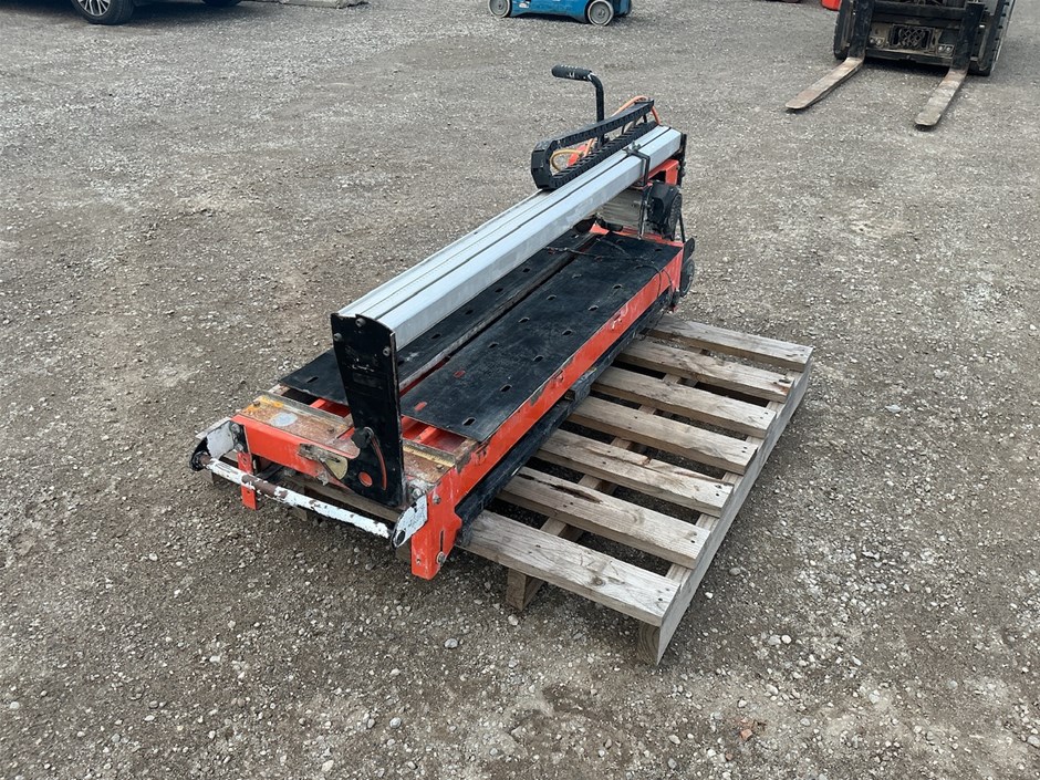 <p><strong>Golz TS250 Brick Saw</strong></p>