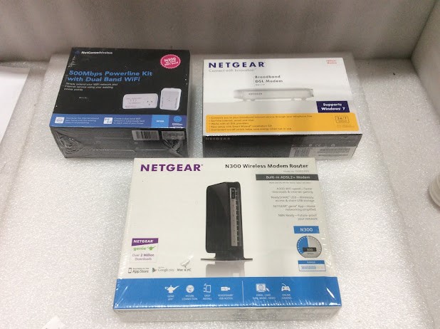 NETGEAR N300 DGN2200 Wireless&NetComm NP508 Wireless Powerline (Lot of 3)