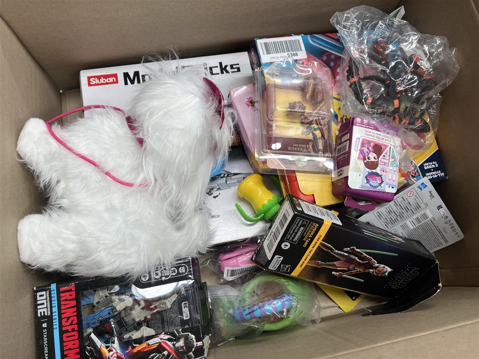 12 x ASSORTED MIXED TOYS; Incl. One Piece Cards, Building Set, Operation Bo