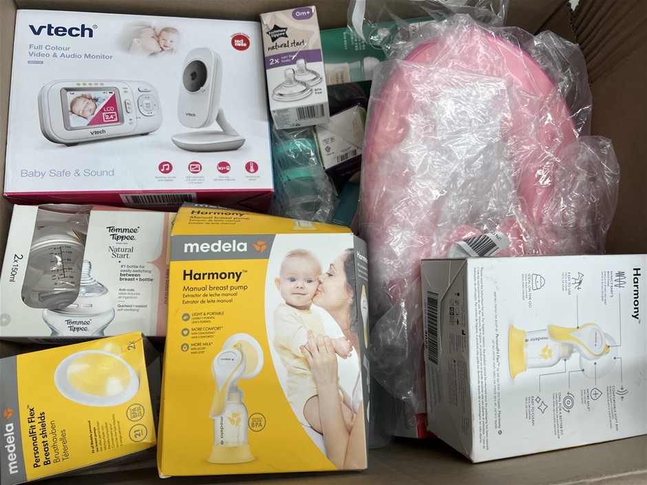 19 x ASSORTED BABY PRODUCTS; Incl. Pumps, Bottles, Teats, Toilet Seat & Mor