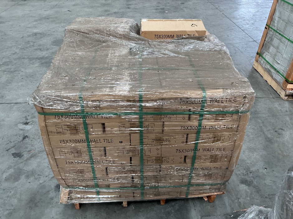 0033-23500560 · 1 x Pallet Dark Grey Wall Tiles