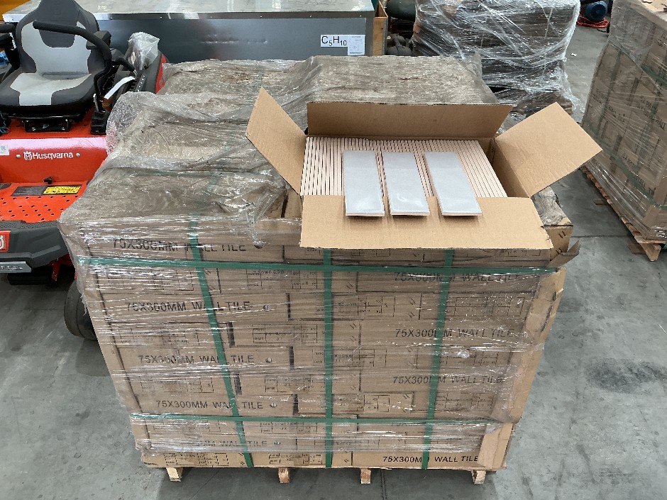 1 x Pallet Pail White Wall Tiles