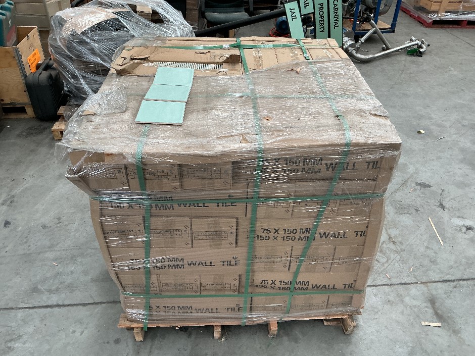 <p>1 x Pallet Green Wall Tiles</p>