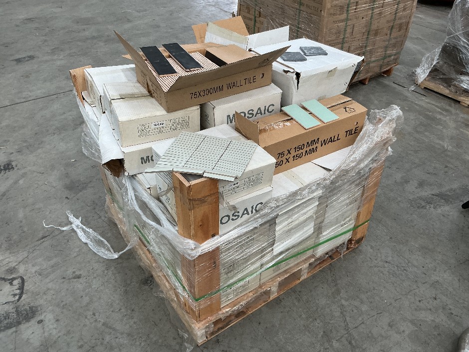 <p>1 x Pallet Assorted Stripe & Wall Tiles</p>