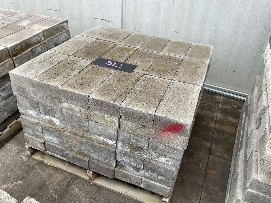 <p>Pallet of Concrete Pavers</p>
