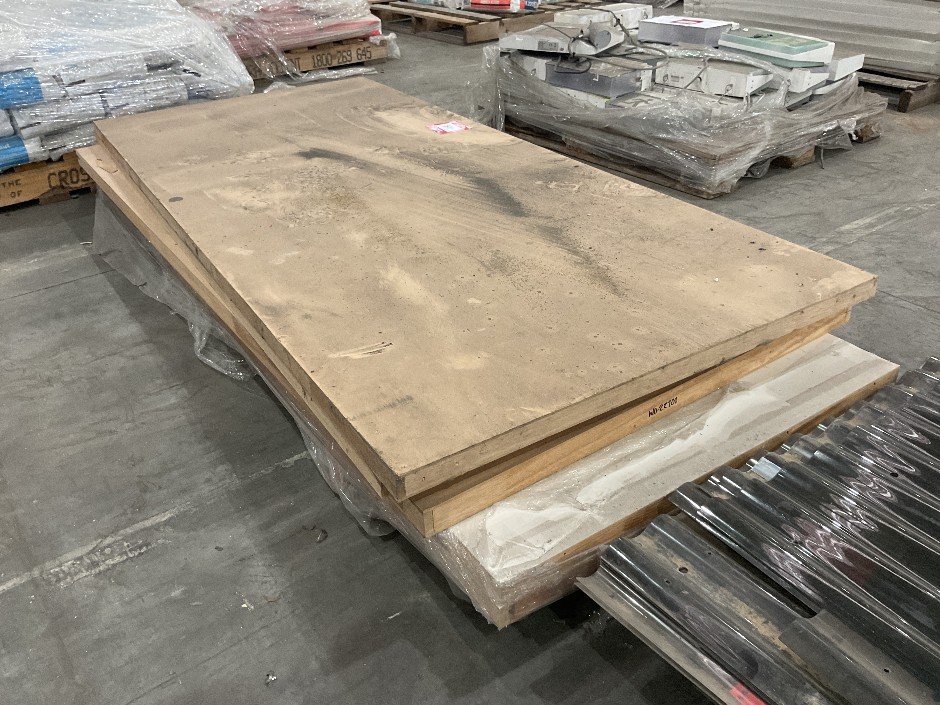 <p>Pallet of Hume Doors</p>