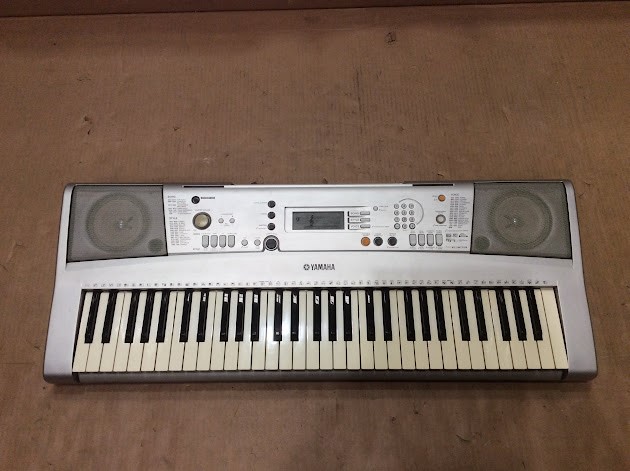 Yamaha PSR-E303 Electronic Keyboard