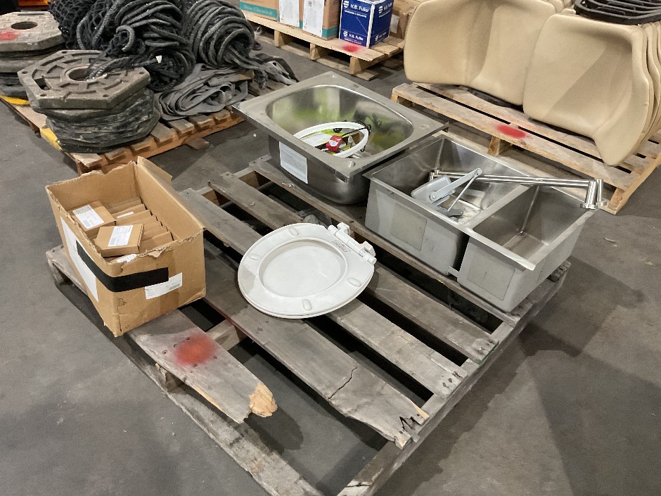 <p>Pallet Of 2x Basins, Toilet Seat & Qty Of Shower Drains</p>
