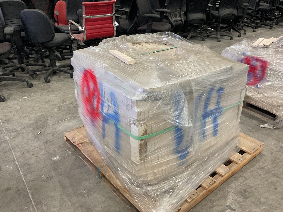 <p>WRONG? NEED TO FIX 1 x Pallet Tiles 280 x 48 x 25</p>