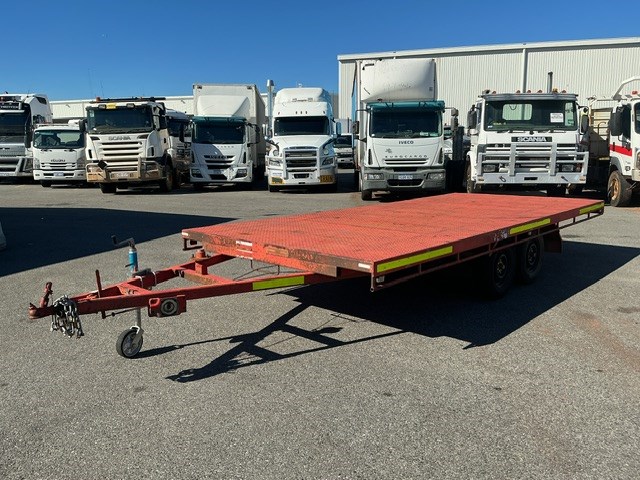 <p>2018 U-Tow Flat Top Car Carrier Trailer</p>