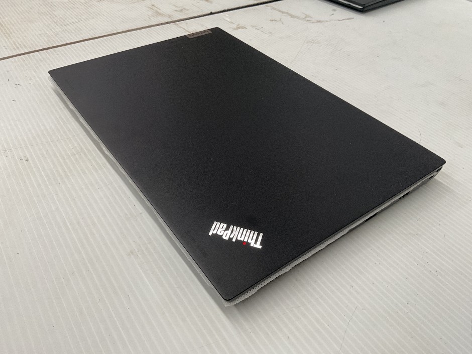 <p>Lenovo Thinkpad E15 Gen 2 Laptop</p>