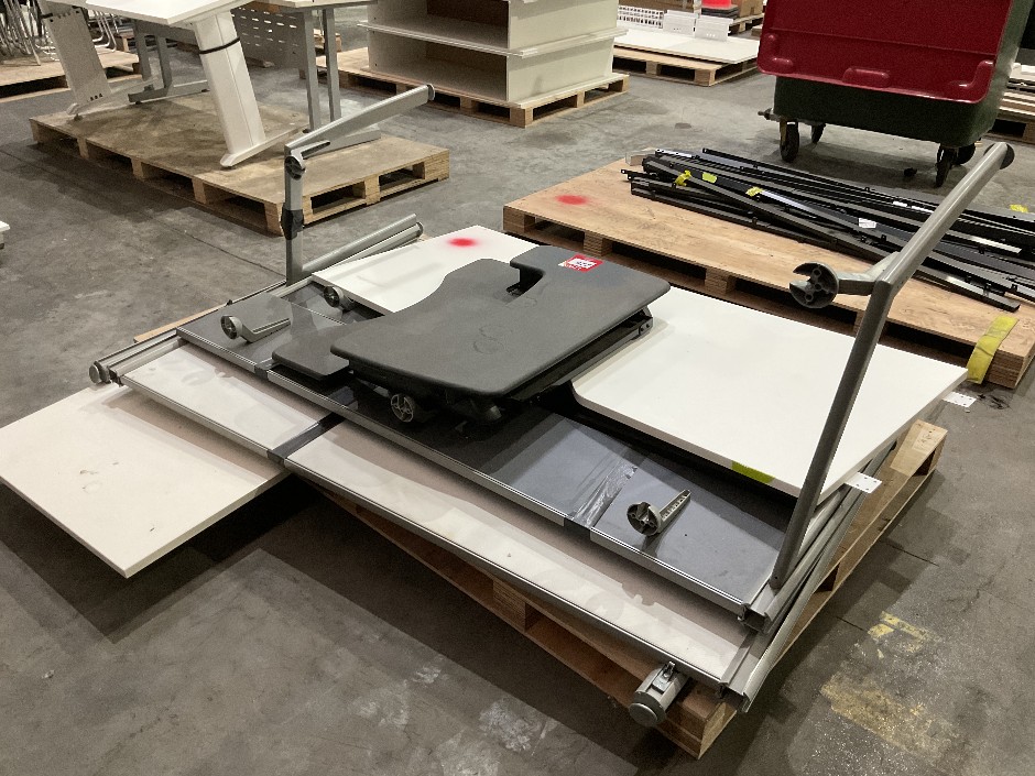 2x Unassemble Desks