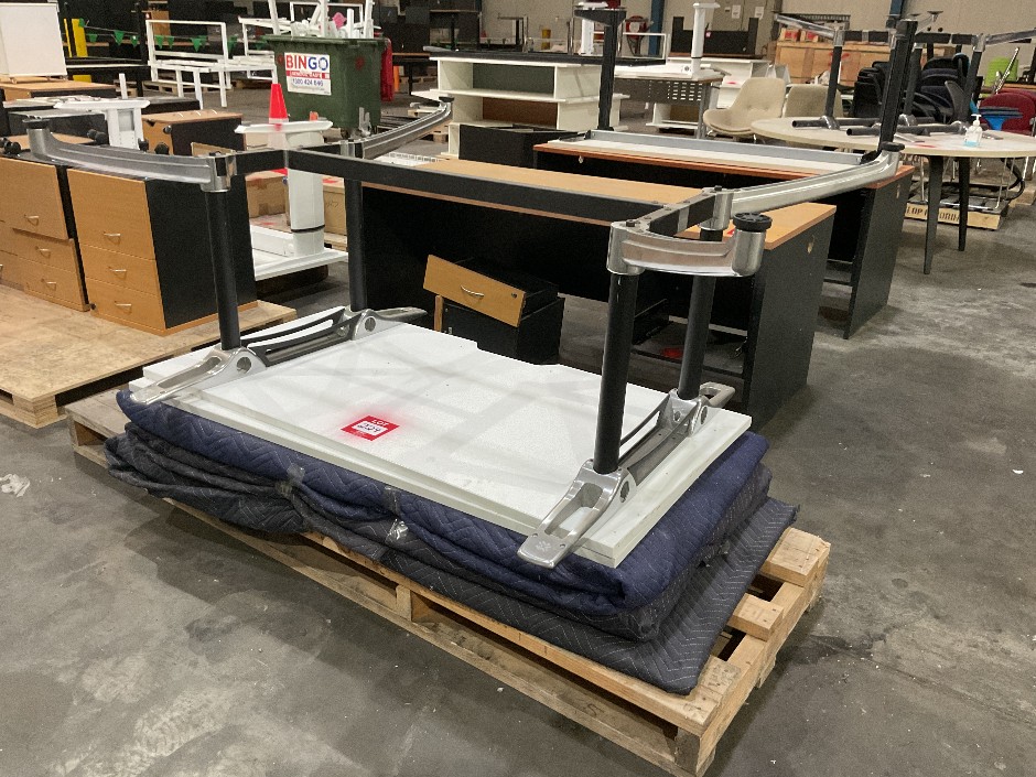 <p>Quantity of Table Tops & 1x Stand</p>
