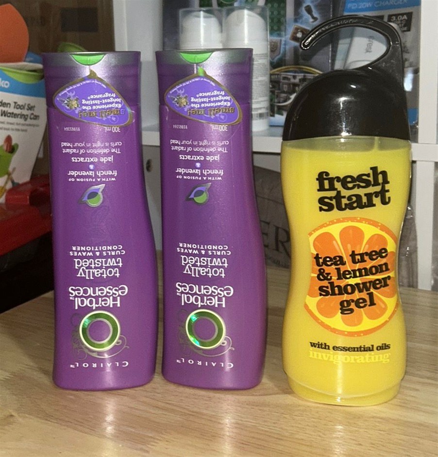 3x Shower Items