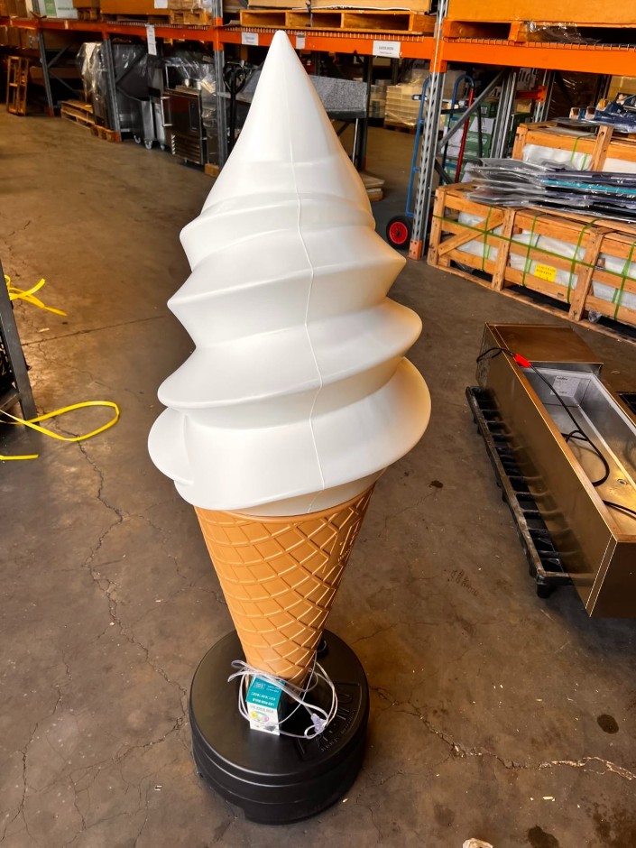 <p>Pasmo Promotional Ice Cream Lamp for Business</p>