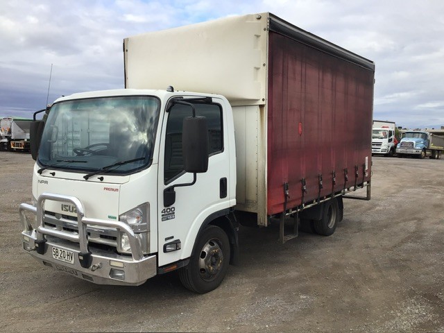 <p>2014 ISUZU NPR 400 Medium   4x2 Curtainsider</p>