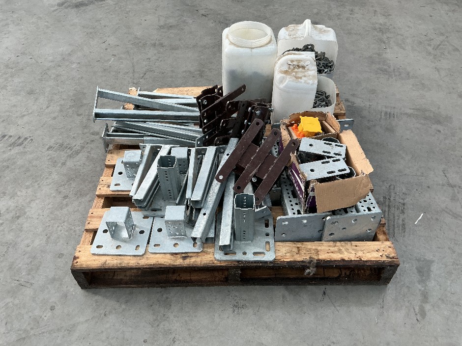Pallet Mixed Brackets,Chain,&Bolts