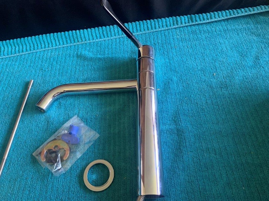 1 x Dorf Hepburn Sink Mixing Tap (Unused)