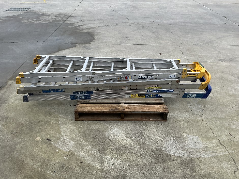 <p>1 x Pallet 3 Ladders</p>