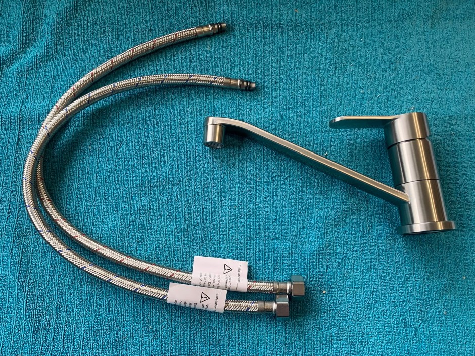 <p>1 x FSM Swivel Kitchen/Basing Mixing Tap (Unused)</p>