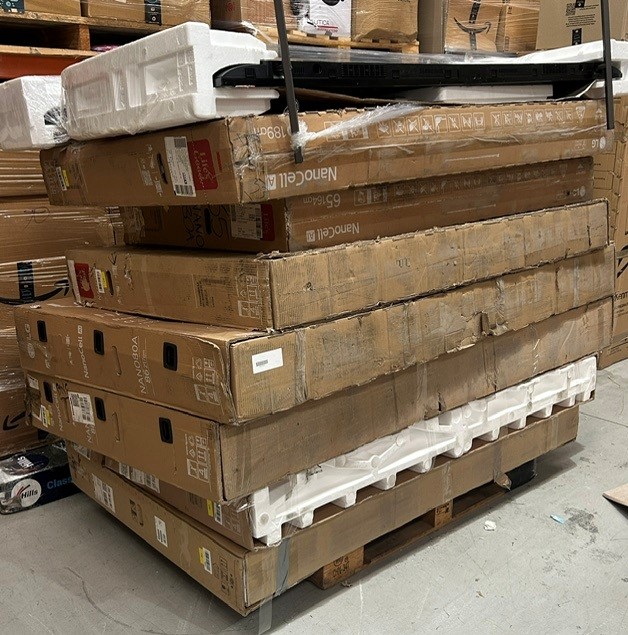 8 x Assorted Smart TVs, Assorted Sizes, Brands: LG, Sony. NB: Not in workin