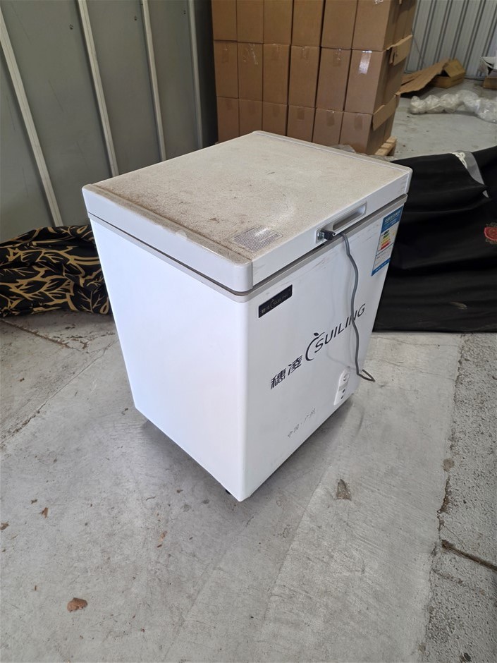 No Reserve Commercial Freezer, Wine Fridge & Umbrella
