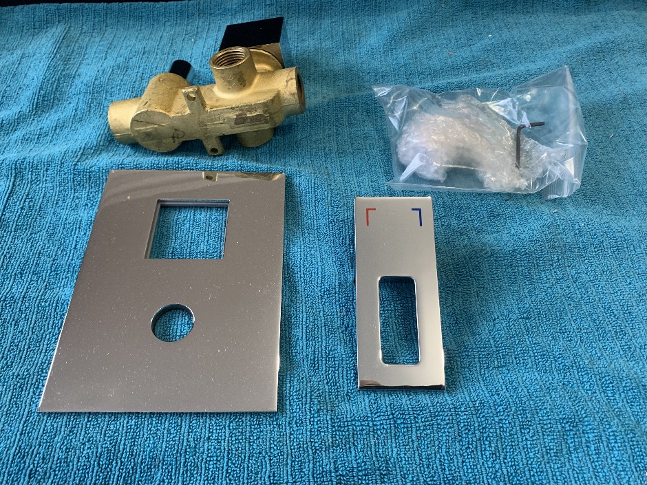 <p>1 x Simply Inspiring Shower Diverter Mixer (Unused)</p>