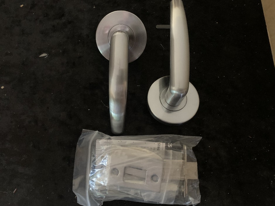 <p>10 x Delf Passage Lever Sets (Unused)</p>