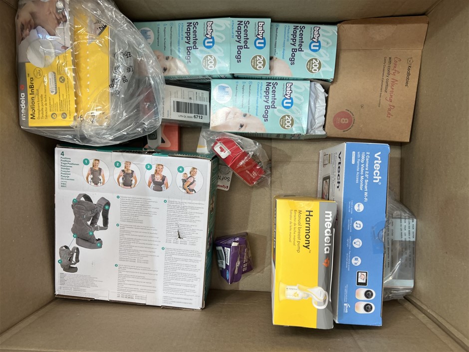 14 x ASSORTED BABY PRODUCTS; Incl. Baby Carrier, Breast pumps, Camera, Napp